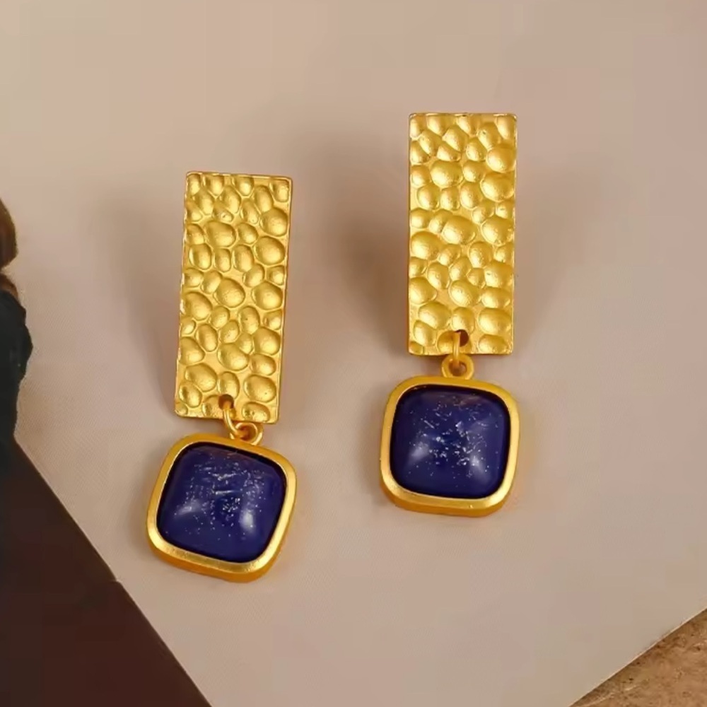 Vintage Lapis Gold Blue Gem Design Earrings